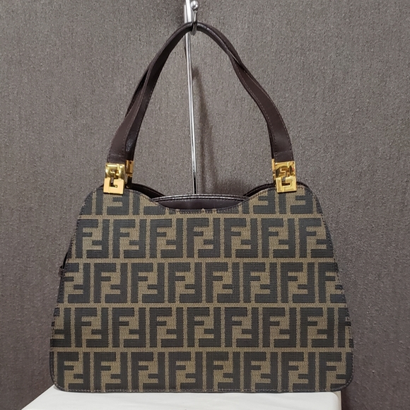 ❗4️⃣8️⃣0️⃣❗5️⃣8️⃣0️⃣Auth Fendi zucca - Picture 1 of 8